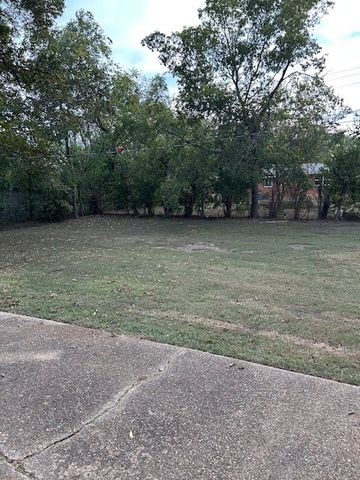 104 N Emberwood Drive, Robinson, TX 76706