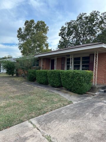 104 N Emberwood Drive, Robinson, TX 76706