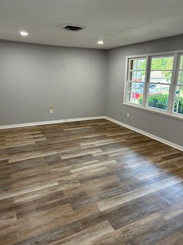 104 N Emberwood Drive, Robinson, TX 76706