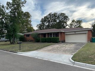 104 N Emberwood Drive, Robinson, TX 76706