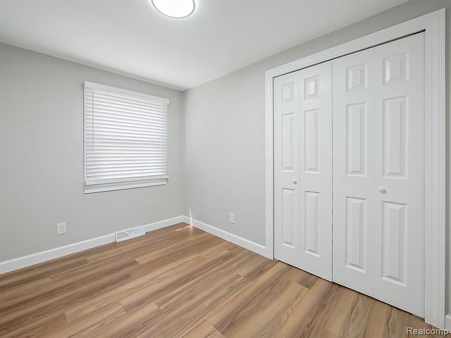9650 Cooley Lake Road, White Lake, MI 48386