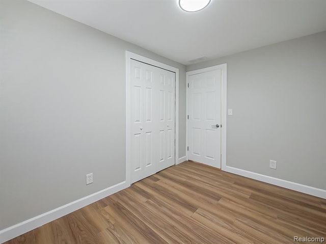 9650 Cooley Lake Road, White Lake, MI 48386