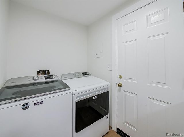 9650 Cooley Lake Road, White Lake, MI 48386