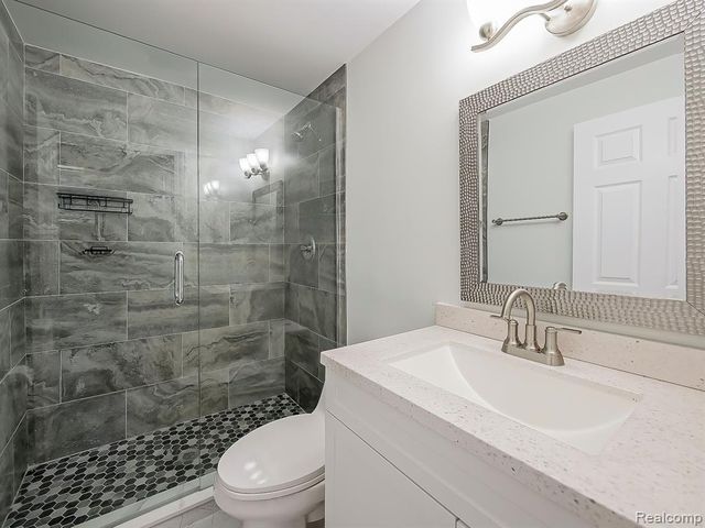 9650 Cooley Lake Road, White Lake, MI 48386