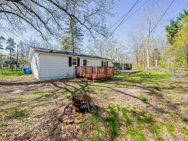 9650 Cooley Lake Road, White Lake, MI 48386