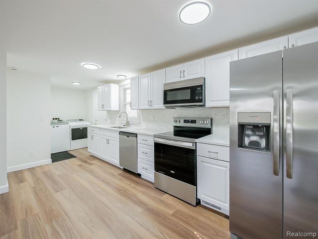 9650 Cooley Lake Road, White Lake, MI 48386