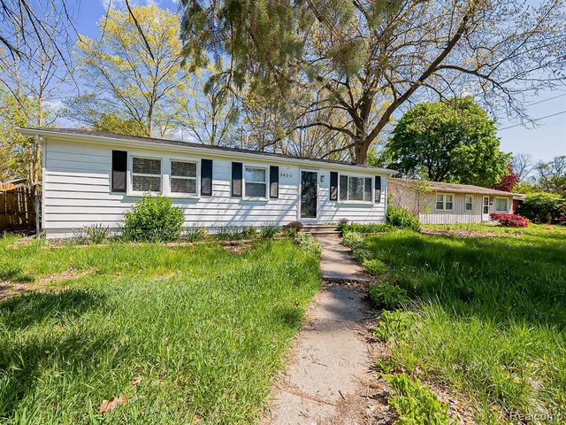 9650 Cooley Lake Road, White Lake, MI 48386