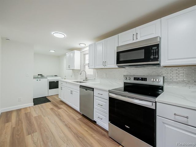 9650 Cooley Lake Road, White Lake, MI 48386
