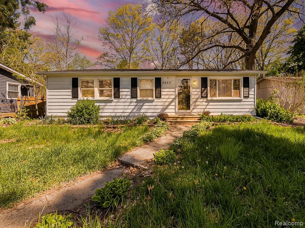 9650 Cooley Lake Road, White Lake, MI 48386