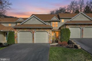 115 N FOUNTAIN DR #9, York, PA 17402