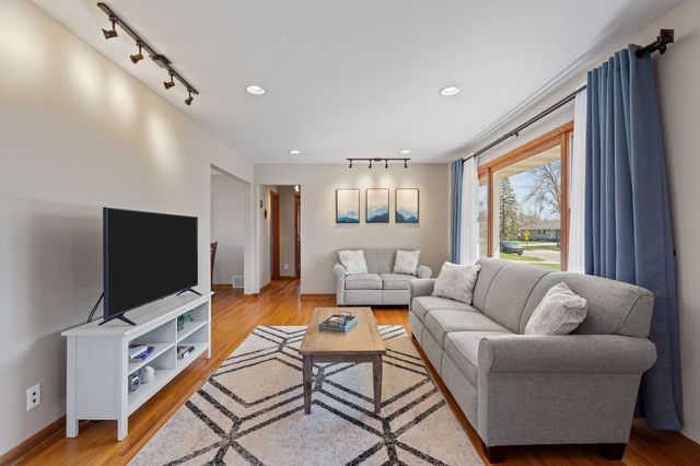 6400 73rd Avenue N, Brooklyn Park, MN 55428