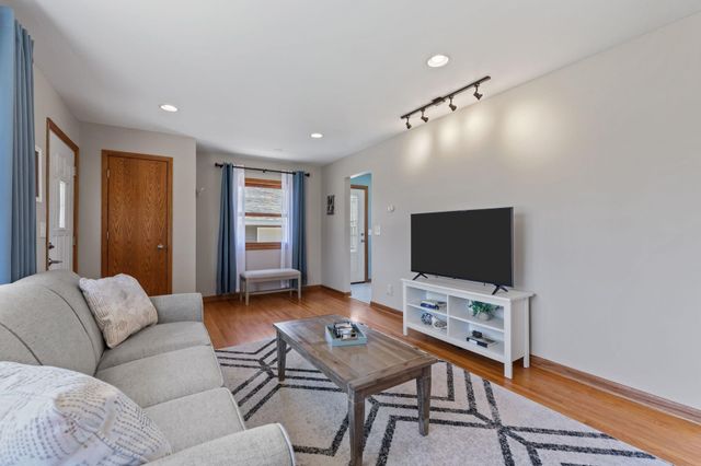 6400 73rd Avenue N, Brooklyn Park, MN 55428