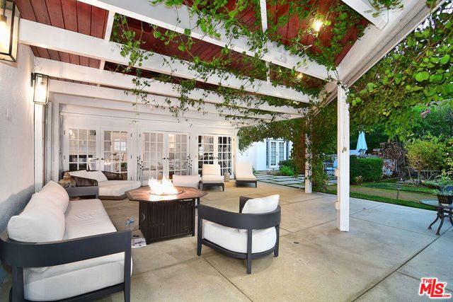 4755 Alonzo Avenue, Los Angeles, CA 91316
