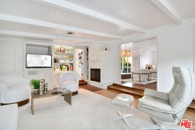 4755 Alonzo Avenue, Los Angeles, CA 91316