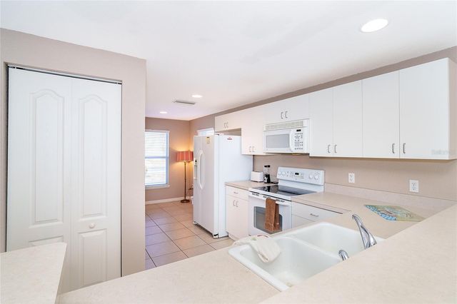 8101 MEMORY LANE 122, Rotonda West, FL 33947