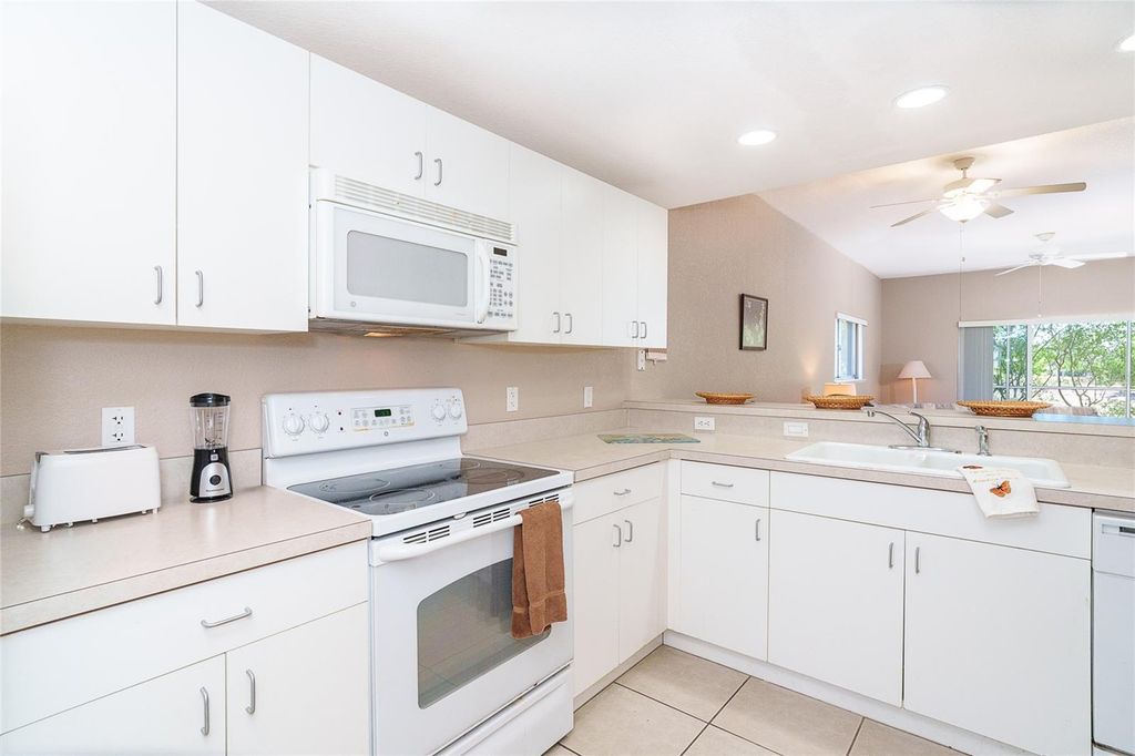 Image 11 of property listing at 8101 MEMORY LANE 122, Rotonda West, FL 33947