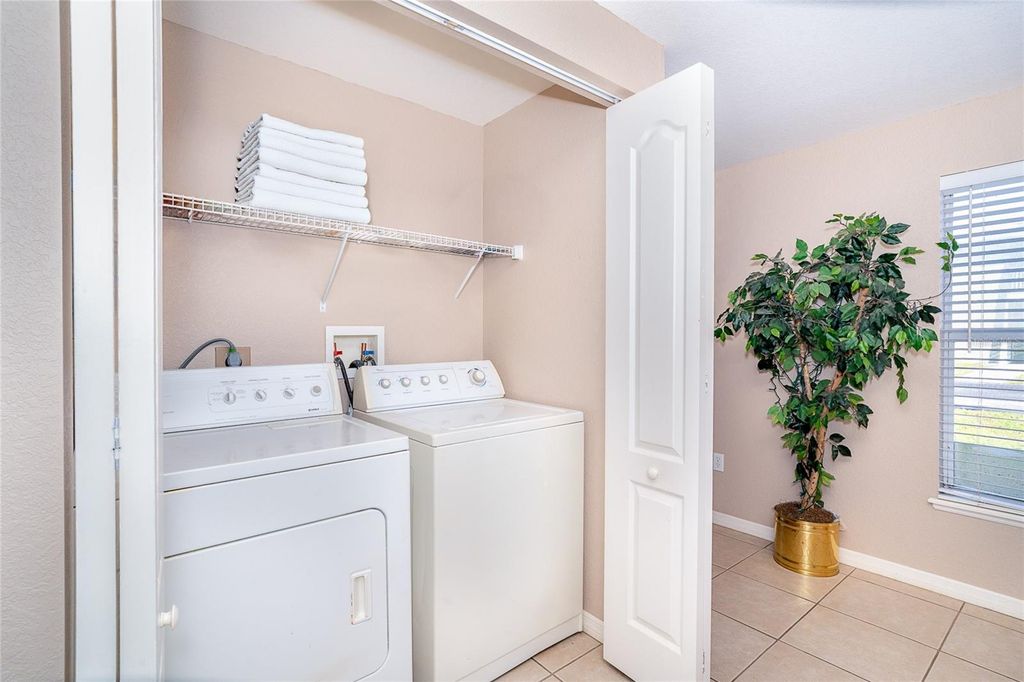 Image 14 of property listing at 8101 MEMORY LANE 122, Rotonda West, FL 33947