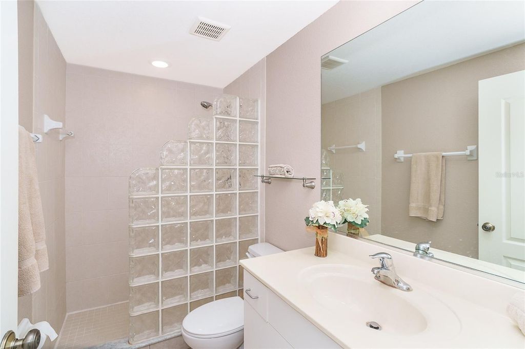 Image 26 of property listing at 8101 MEMORY LANE 122, Rotonda West, FL 33947