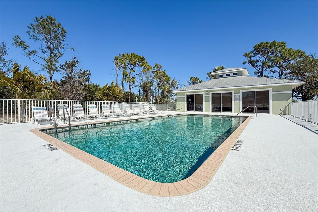 Image 37 of property listing at 8101 MEMORY LANE 122, Rotonda West, FL 33947