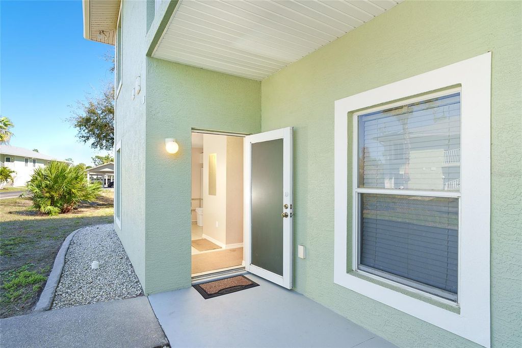 Image 7 of property listing at 8101 MEMORY LANE 122, Rotonda West, FL 33947