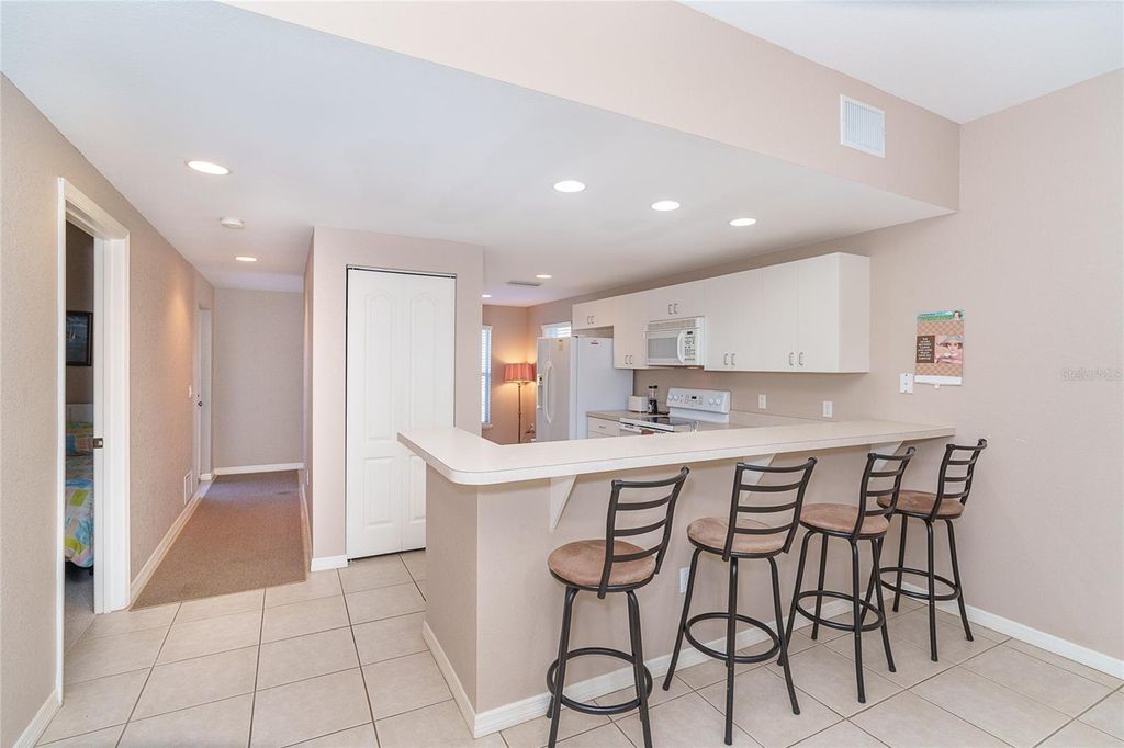 Image 8 of property listing at 8101 MEMORY LANE 122, Rotonda West, FL 33947