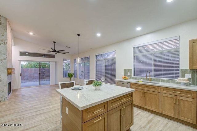 1250 E Captain Dreyfus Avenue, Phoenix, AZ 85022