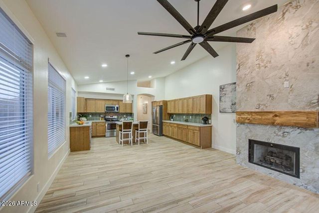1250 E Captain Dreyfus Avenue, Phoenix, AZ 85022