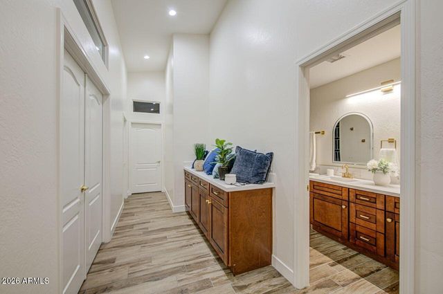 1250 E Captain Dreyfus Avenue, Phoenix, AZ 85022