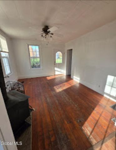 1 Cambridge Road, Greenwich, NY 12834