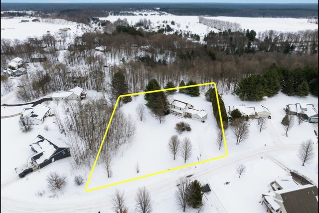 834 Shamrock Lane, East Bay Twp, MI 49696