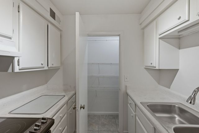 420 Walton Ln Apt K60, Madison, TN 37115