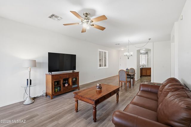 536 W Deerview Court, Green Valley, AZ 85614