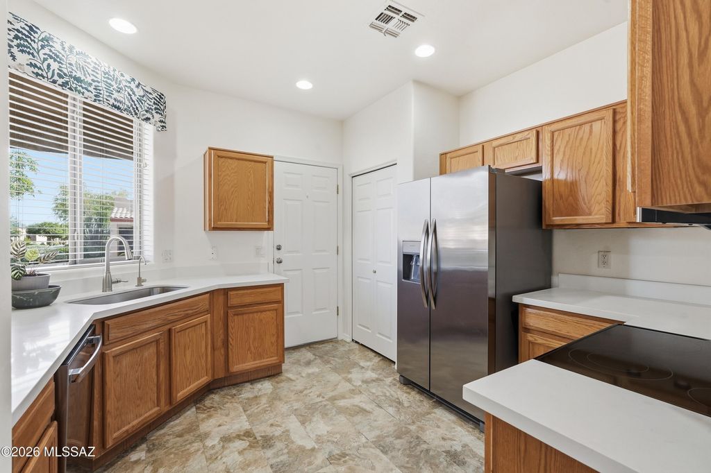 536 W Deerview Court, Green Valley, AZ 85614