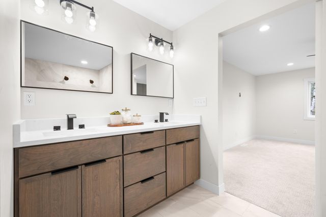 1810 Mayowood Road SW, Rochester, MN 55902