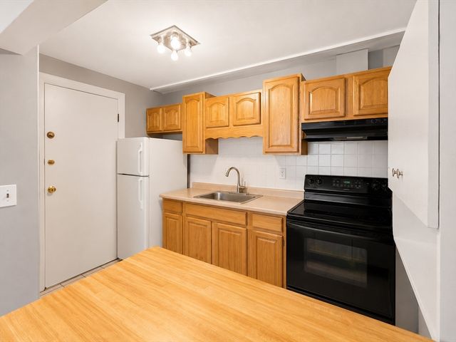 11 Commonwealth Ct 11, Boston, MA 02135