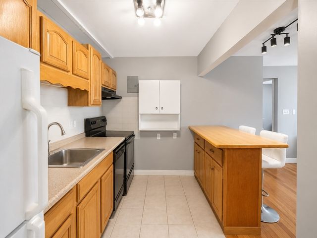 11 Commonwealth Ct 11, Boston, MA 02135