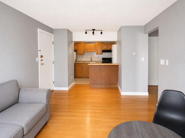 11 Commonwealth Ct 11, Boston, MA 02135