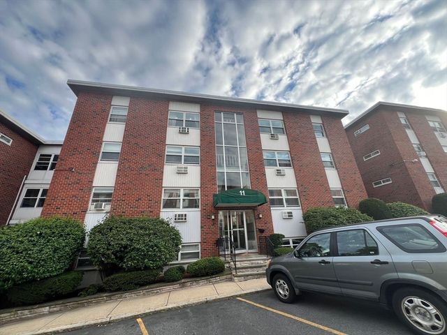 11 Commonwealth Ct 11, Boston, MA 02135