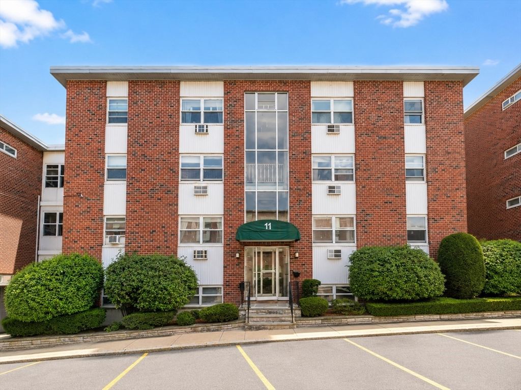 11 Commonwealth Ct 11, Boston, MA 02135