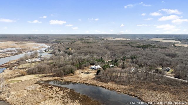 6309 Riverside Road, Saugatuck Twp, MI 49408