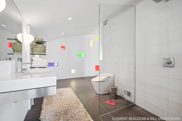 6309 Riverside Road, Saugatuck Twp, MI 49408