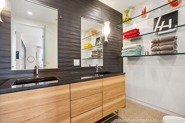 6309 Riverside Road, Saugatuck Twp, MI 49408