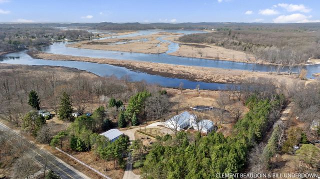 6309 Riverside Road, Saugatuck Twp, MI 49408