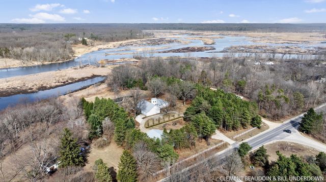 6309 Riverside Road, Saugatuck Twp, MI 49408