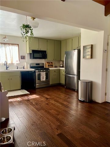 855 Bergschrund Drive, Crestline, CA 92325