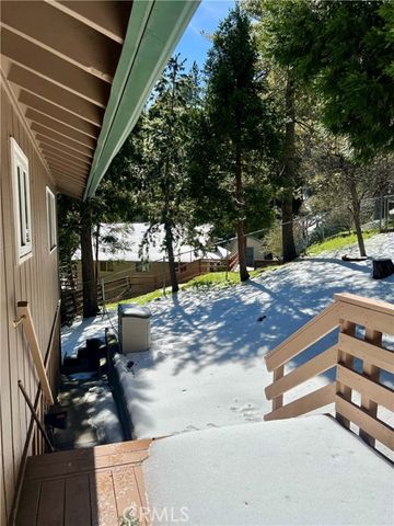 855 Bergschrund Drive, Crestline, CA 92325