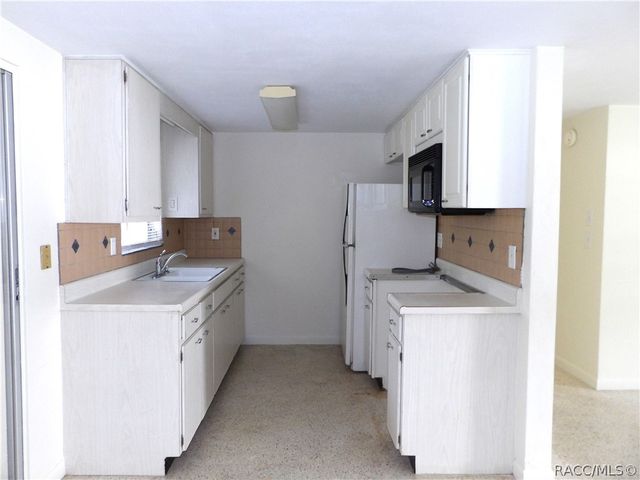 8 E Golden Street, Beverly Hills, FL 34465