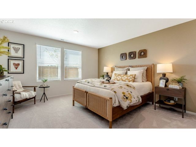 2905 V St, Springfield, OR 97477