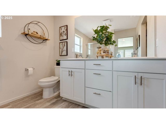 2905 V St, Springfield, OR 97477