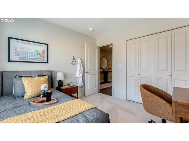 2905 V St, Springfield, OR 97477